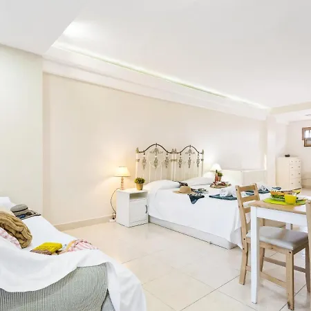 Apartment 324 Shopping Centre Pueblo Canario
